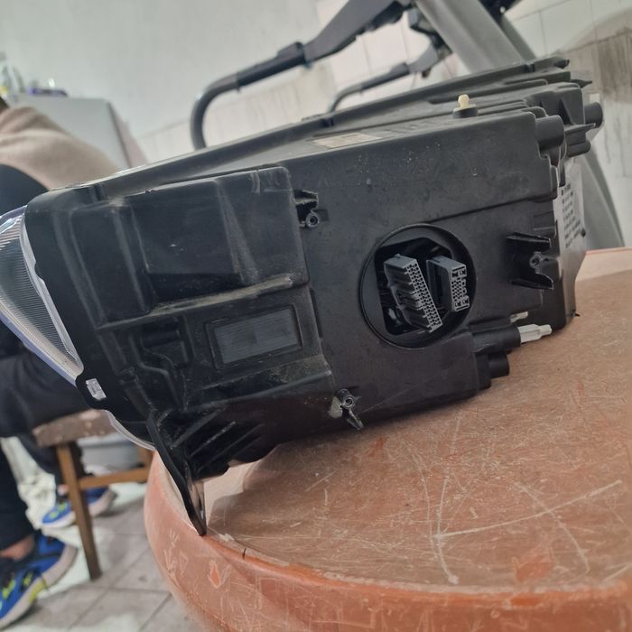 Volvo XC 40  2019 десен фар