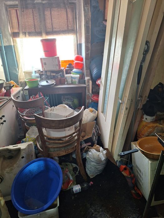 Debarasări diverse cu manipulanți ,mutări, relocări, Transport marfă