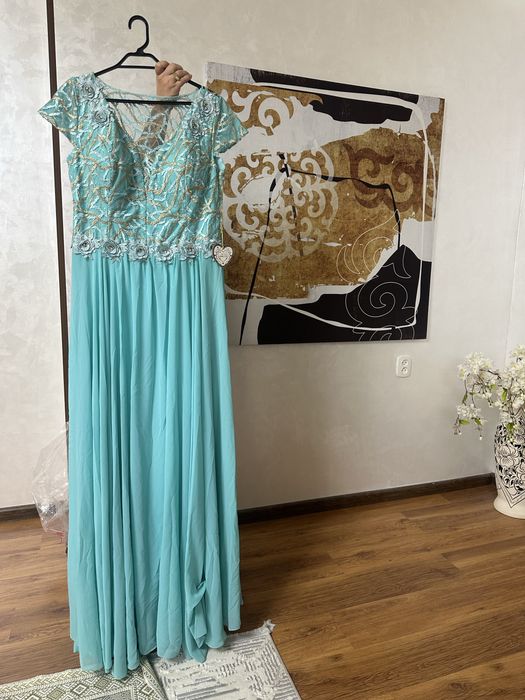 Продается вечернее платье новое. Размер 46