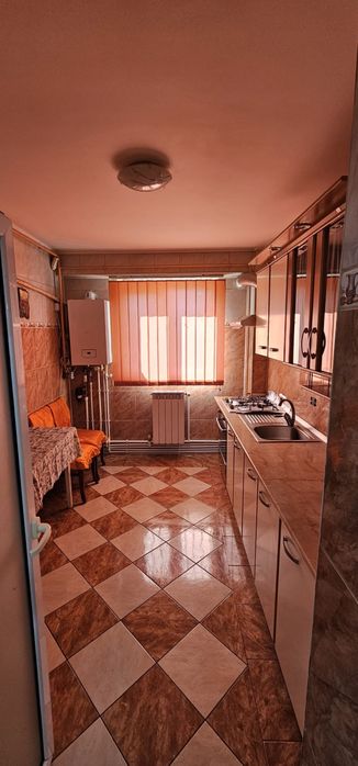 Inchiriez apartament cu doua camere decomandate Micro 21,etaj 2/4,mobilat si utilat