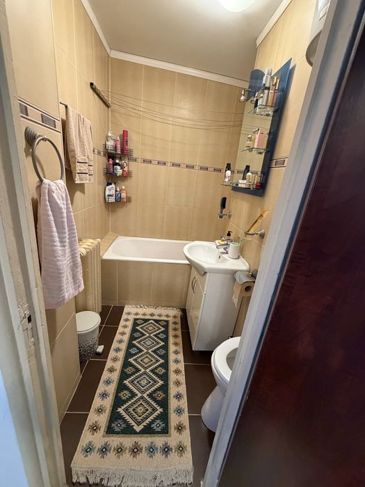 Apartament 2 camere de vanzare.