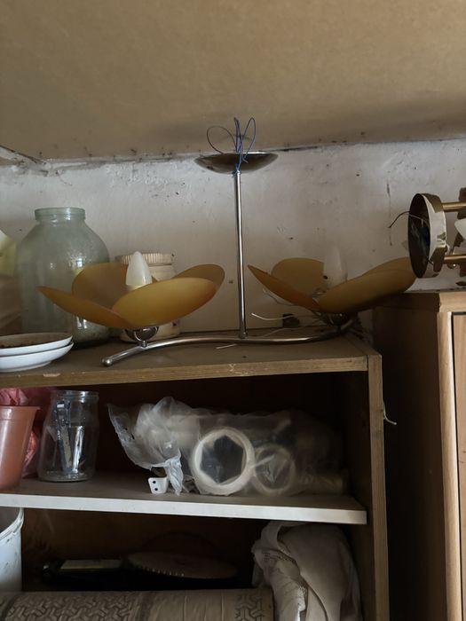 Отдам даром детский стульчик , люстру