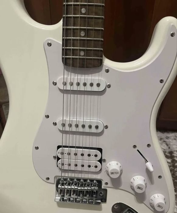 Fender Stratocaster ( sqiuer) Электогитара