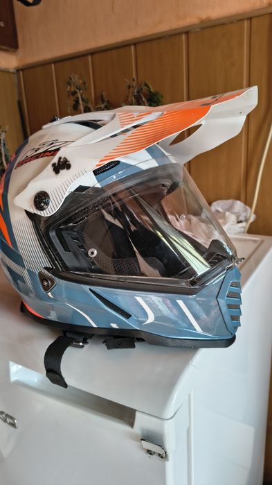 Vând cască enduro