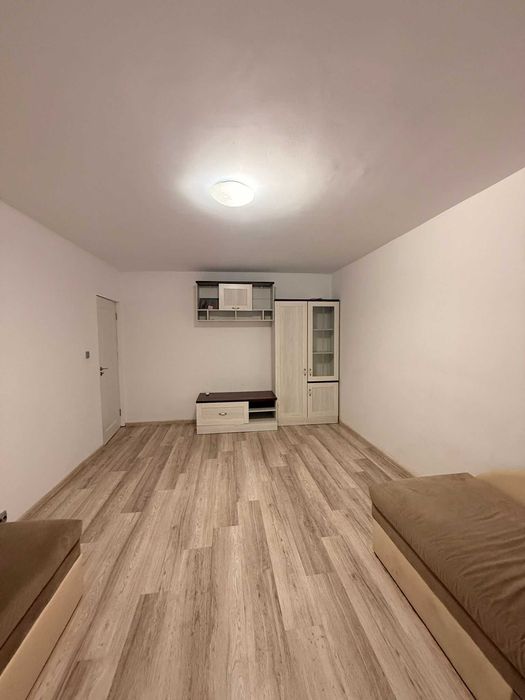 Vând apartament 3 camere,  decomandat, in suprafață de 69mp , etajul 1, str a III a localitatea Sulina jud. Tulcea
