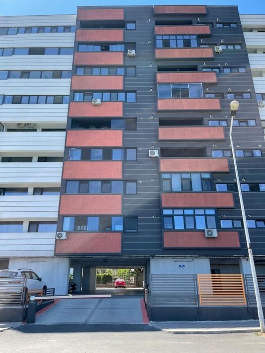 Inchiriez apartament cu 2 camere si loc parcare