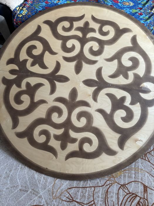 Круглый стол для 12 человек