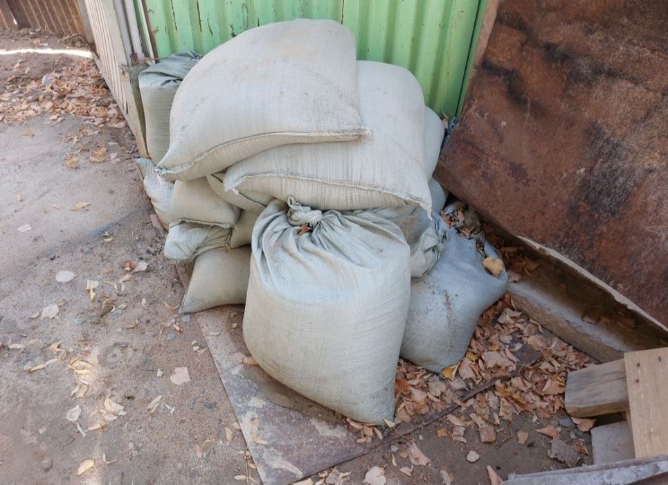 Отдам бесплатно песок,глина.