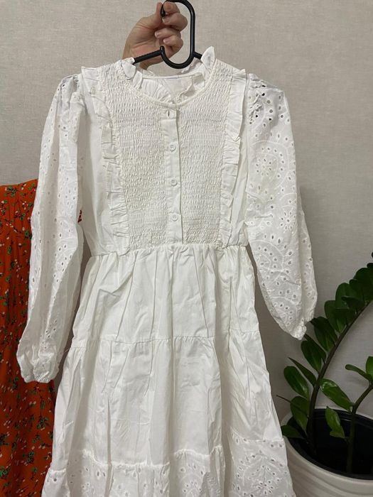 Платье белый для девучка.