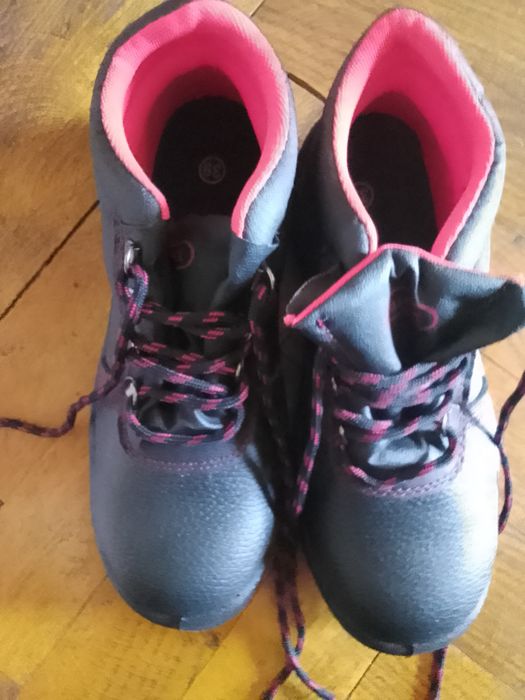 Bocanci de femei stil adidași
