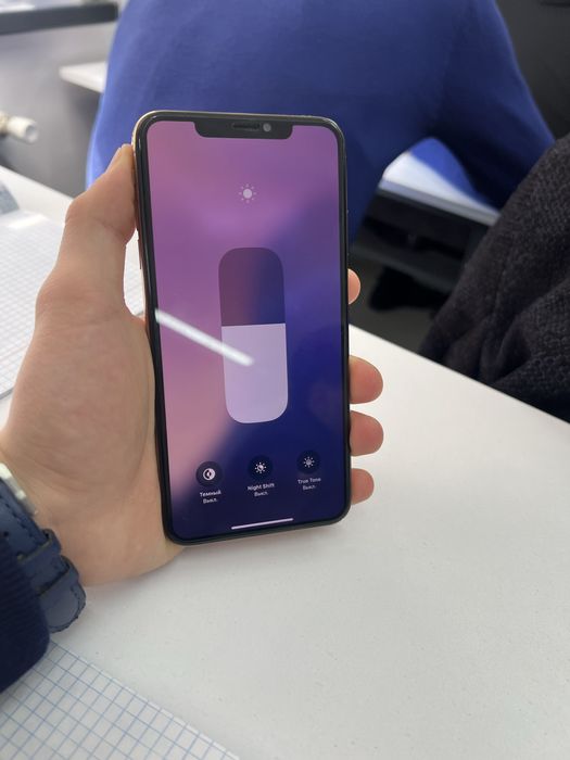 Iphone xs max srochna sotiladi