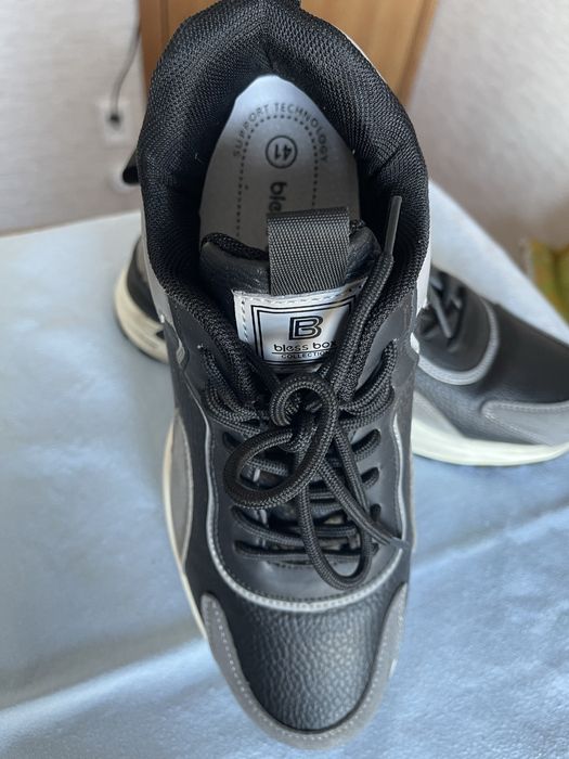 Кроссовки р-р 41