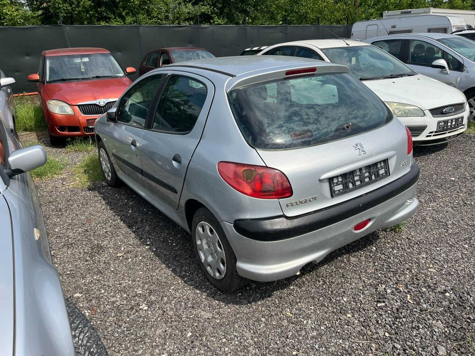 Dezmembrez Peugeot 206 gri argintiu 1,4 benzina 2006