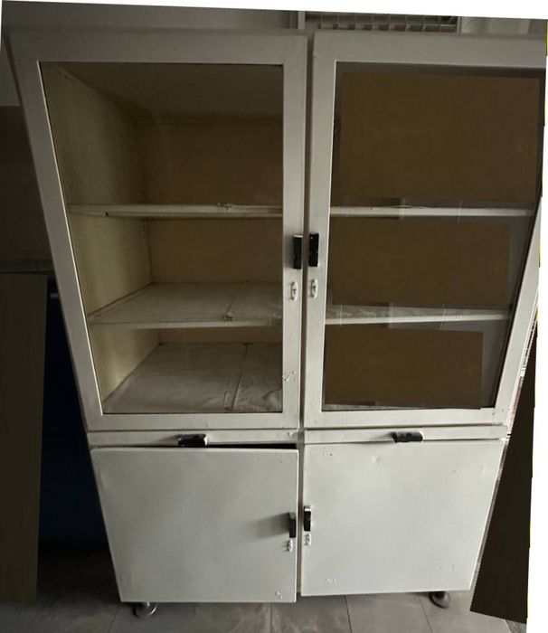 Продаю металлический стеллаж/шкафы