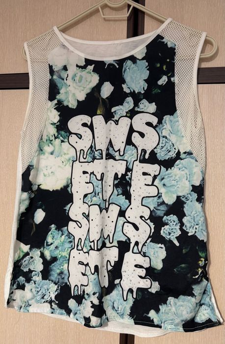 Дамски топове и тениски - S, M