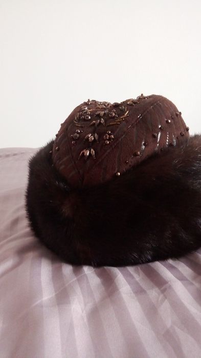 Шапка жаңа, бөрік киілген