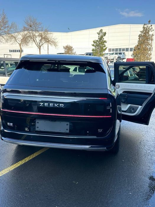 Zeekr 9x nalichi !