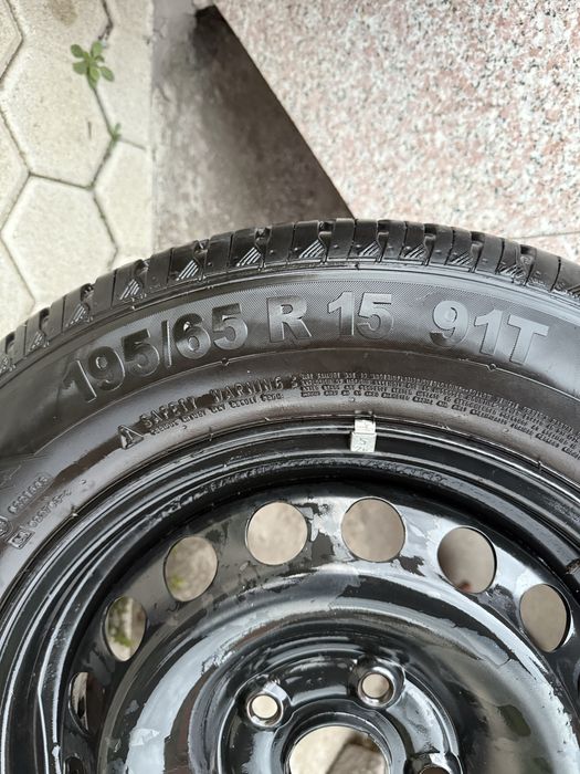 Резервна Гума + Нормална гума с джанта        (чисто нови са и двете)