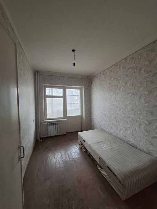 Продажа  Чирчик  2\2\4 ориентир Базарчик Нептун.