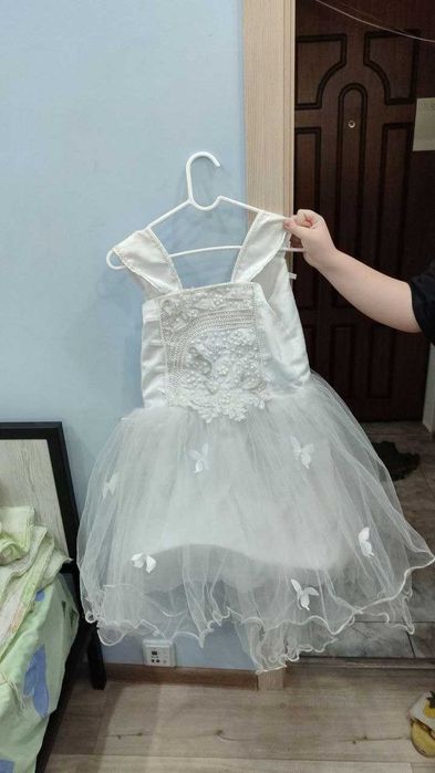 Бальное платье для девочки 8-9 лет. Широкое.