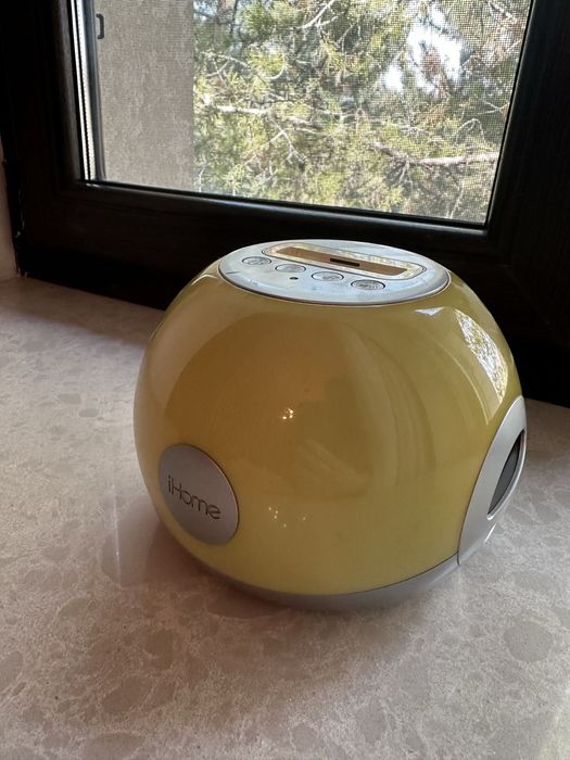 Колонка iHome с док-станцией