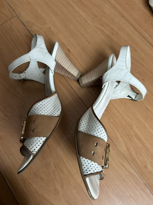 Дамски кожени сандали в бежово и бяло 38 номер