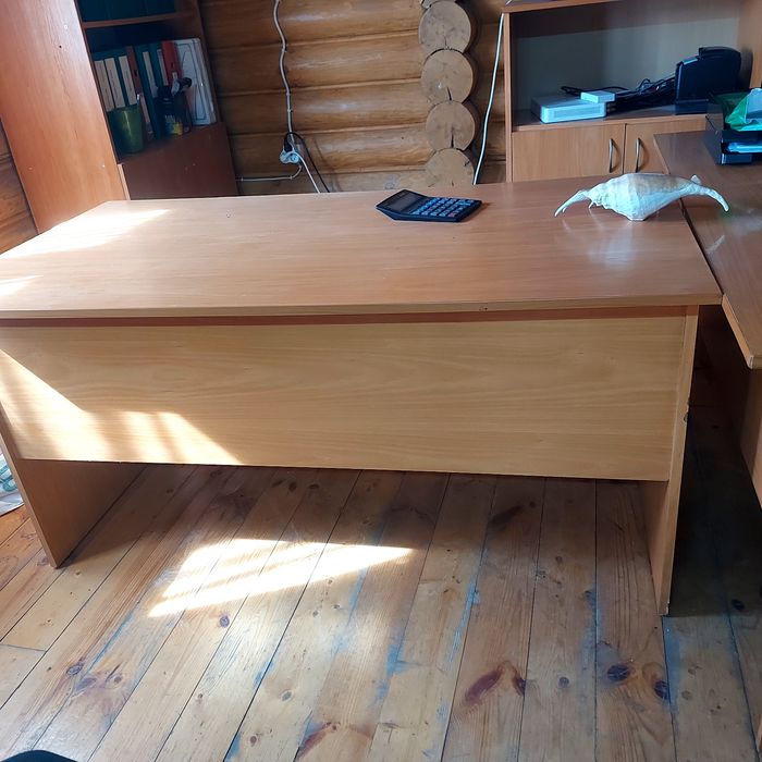 Офисная мебель стол шкаф