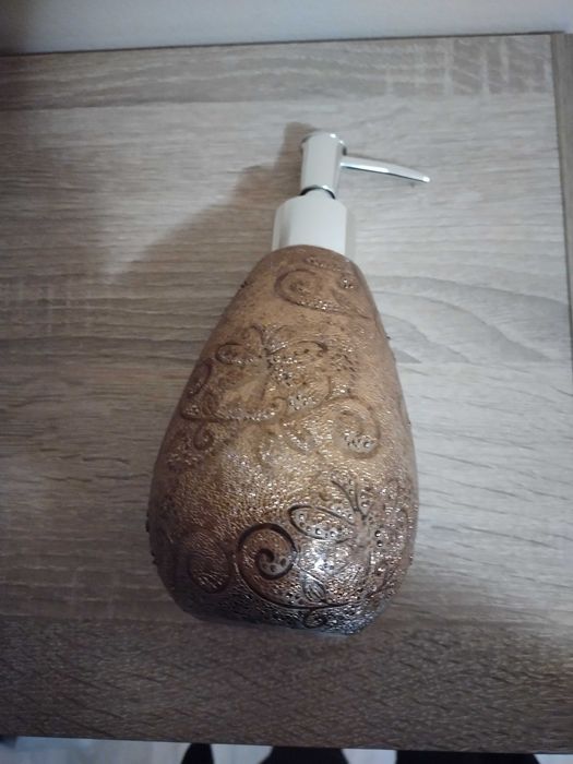 Диспенсър за течен сапун