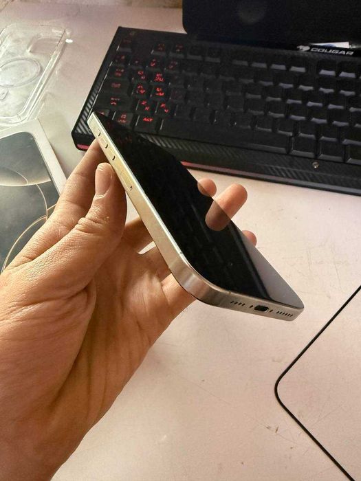 Продам срочно телефон Iphone 16 pro max