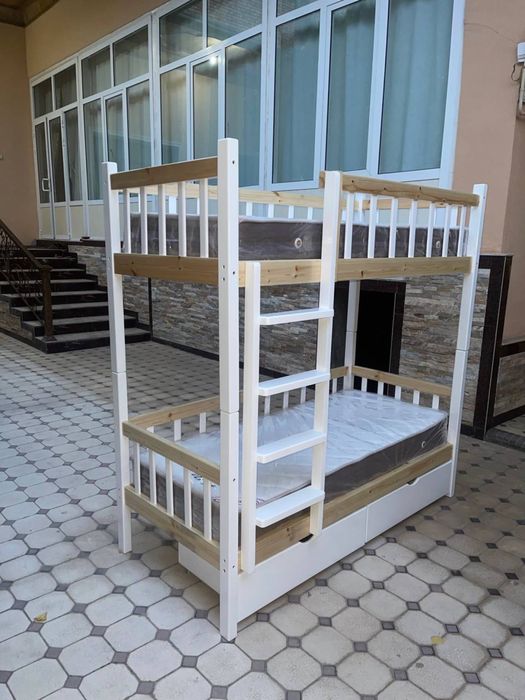 Двухъярусная кровать