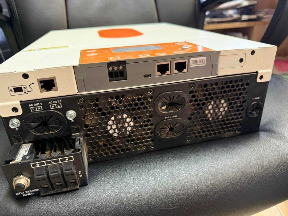 Хибриден соларен инвертор MPPT VM III 6000 TWIN