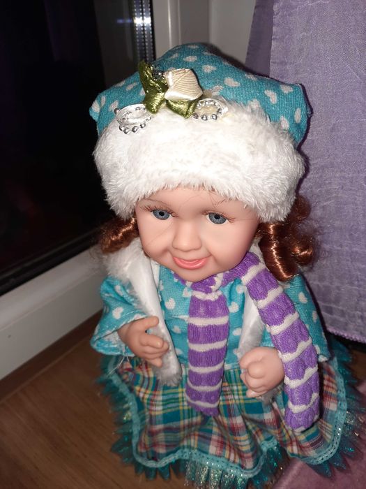 Papusa jucarie muzicala Iarna