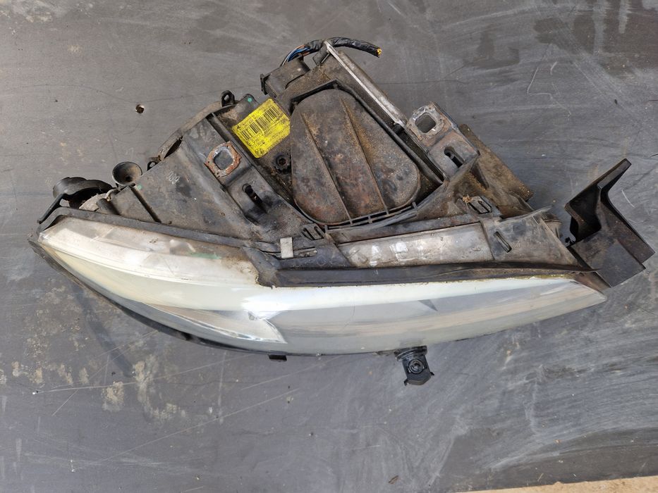 Far dreapta bixenon complet BMW 320i cupe