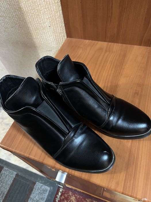 Продам рабочие ботинки и красовки новые