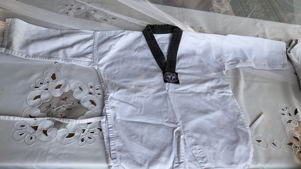 Продам кимоно на 6-7лет