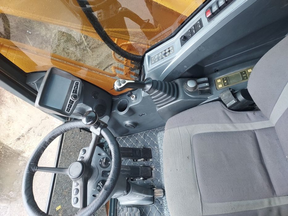 Hyundai 140 srochno sotiladi