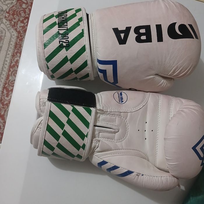 Продаю перчатки хорошие