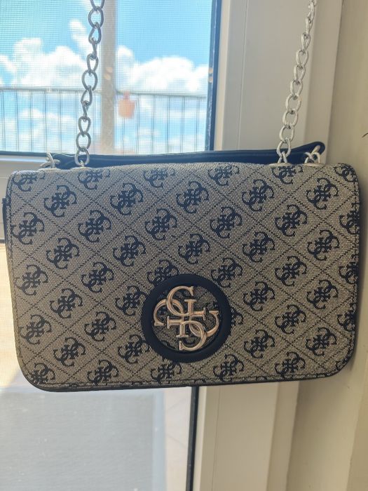 Дамска чанта Guess