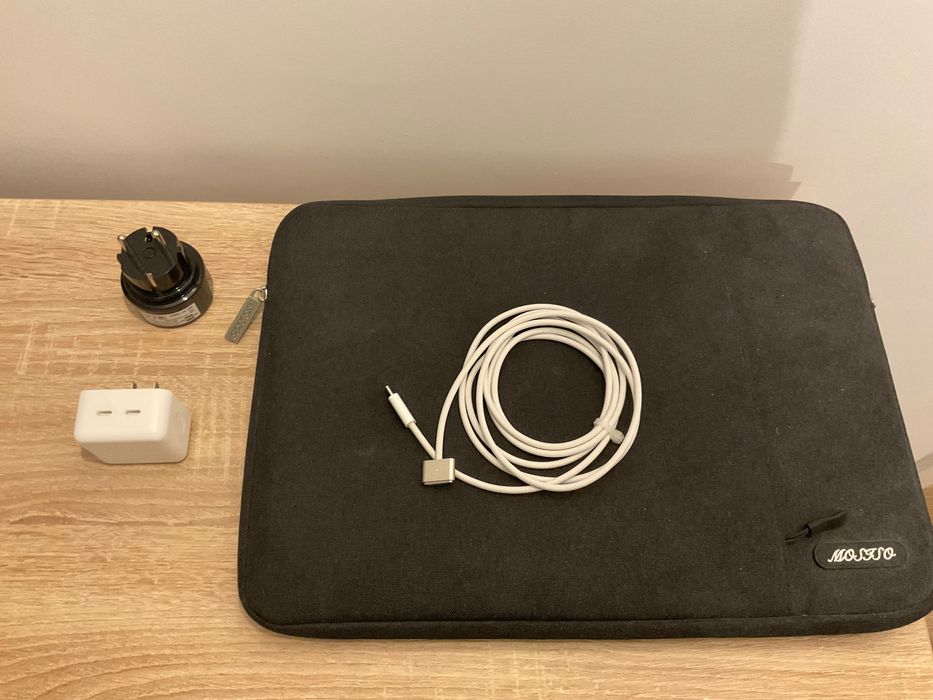 MacBook Air 15” M2 2023 / Baterie 100% / 19 cicluri / Ca nou