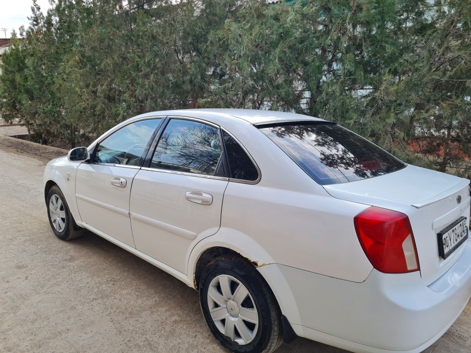 Ласетти 1.6 сотилади