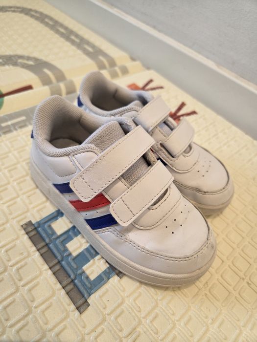 Маратонки Adidas за момче номер 26