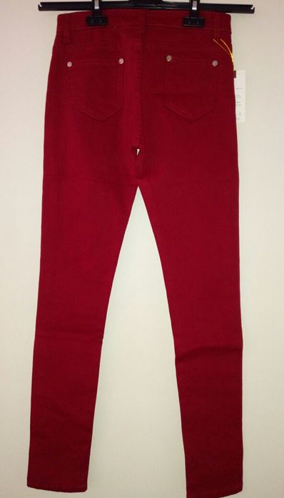 Сиви и вишнави нови дънки с подарък