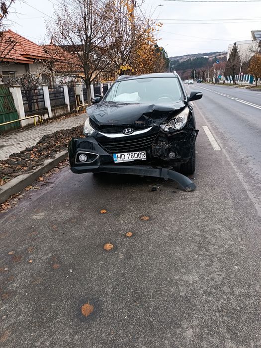 Vând Hyundai ix 35 avariată.