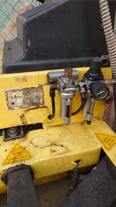 Гумодемонтажна машина за гуми