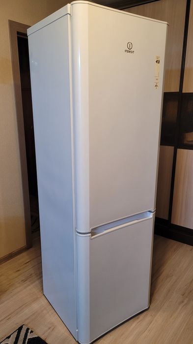 Холодильник Indesit BIA 18