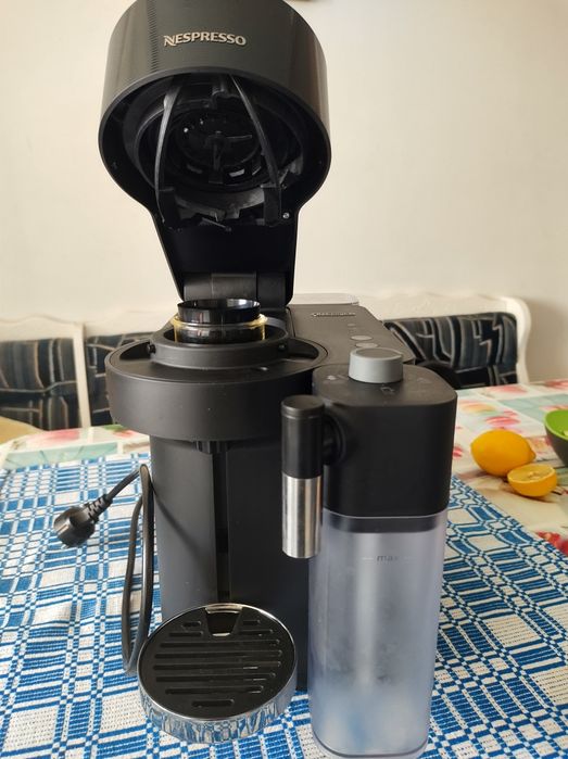 Espressor capsule Nespresso Vertuo Latissima