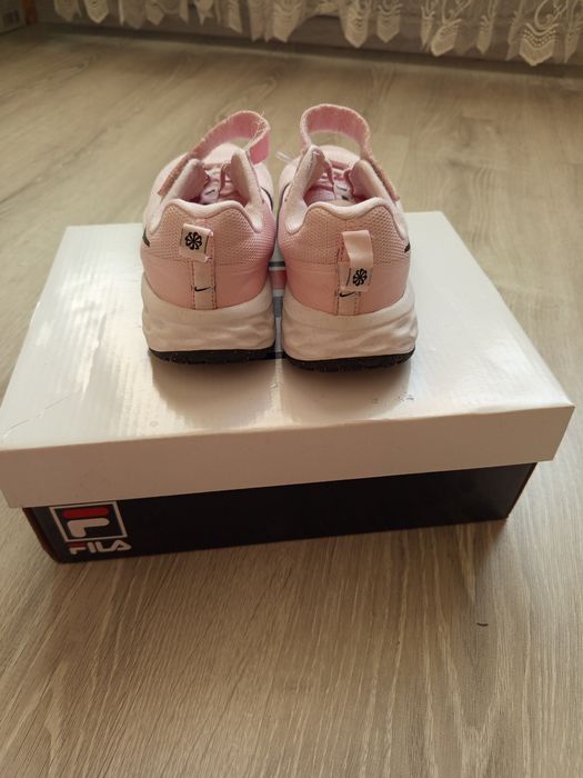 Маратонки Nike номер 33,5