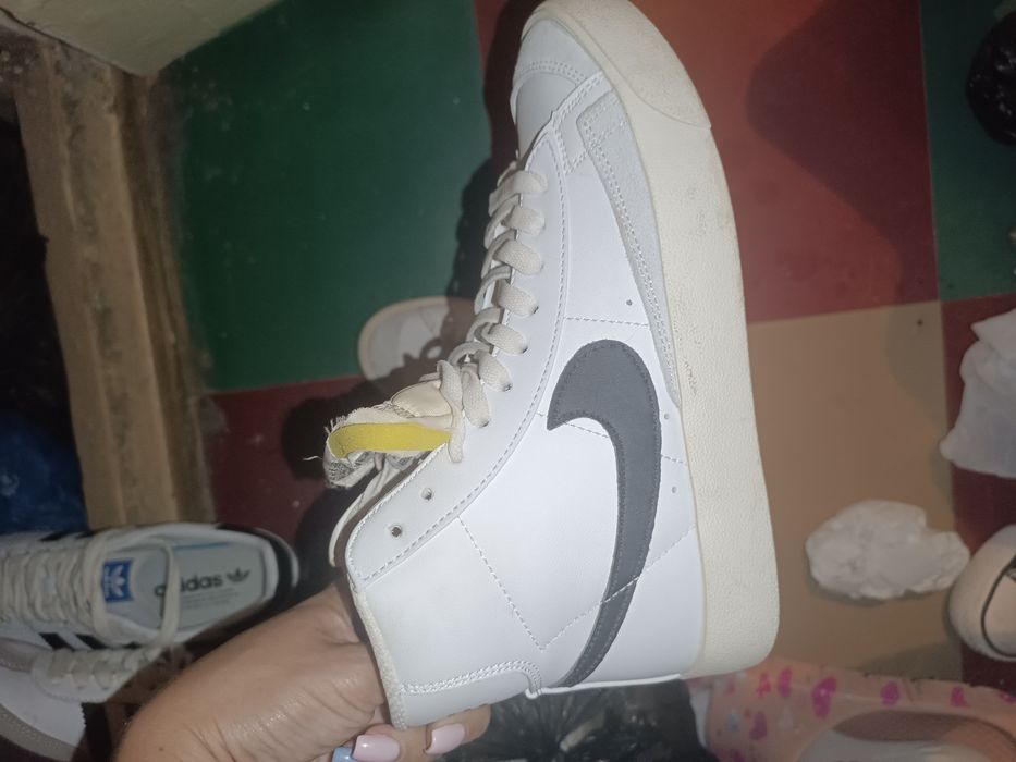 Женские кроссовки 37 размер