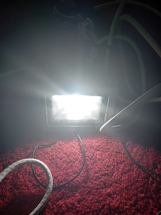 Proiector led. Pret 50 lei fix