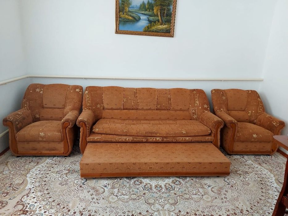 Диван сатылады залға